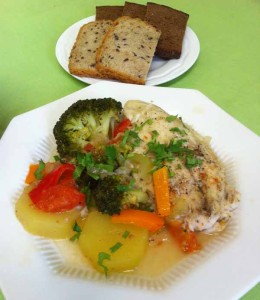 Рыба отварная с овощами