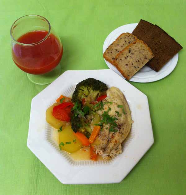 Рыба отварная с овощами