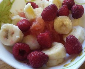 Фруктовый салат. Малина с бананом