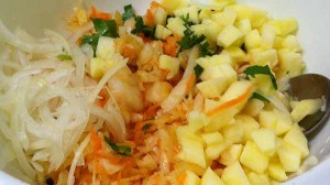 салат из квашеной капусты с яблоком