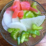 Закуска из дайкона, сельдерея и имбиря