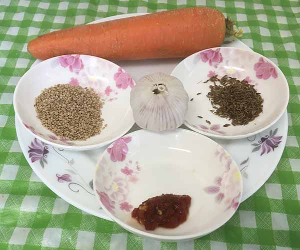 Острый салат из моркови