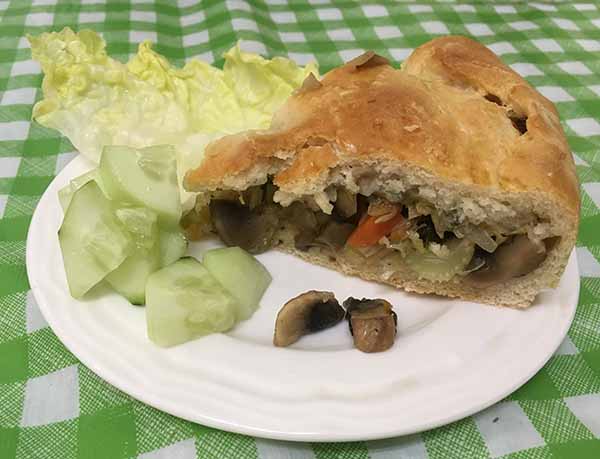 Постный пирог из дрожжевого теста.