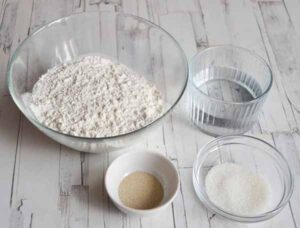 вода, мука, дрожжи, соль, масло