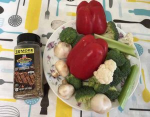 Болгарский перец, цветная капуста, брокколи, сельдерей, грибы и приправа для стейков